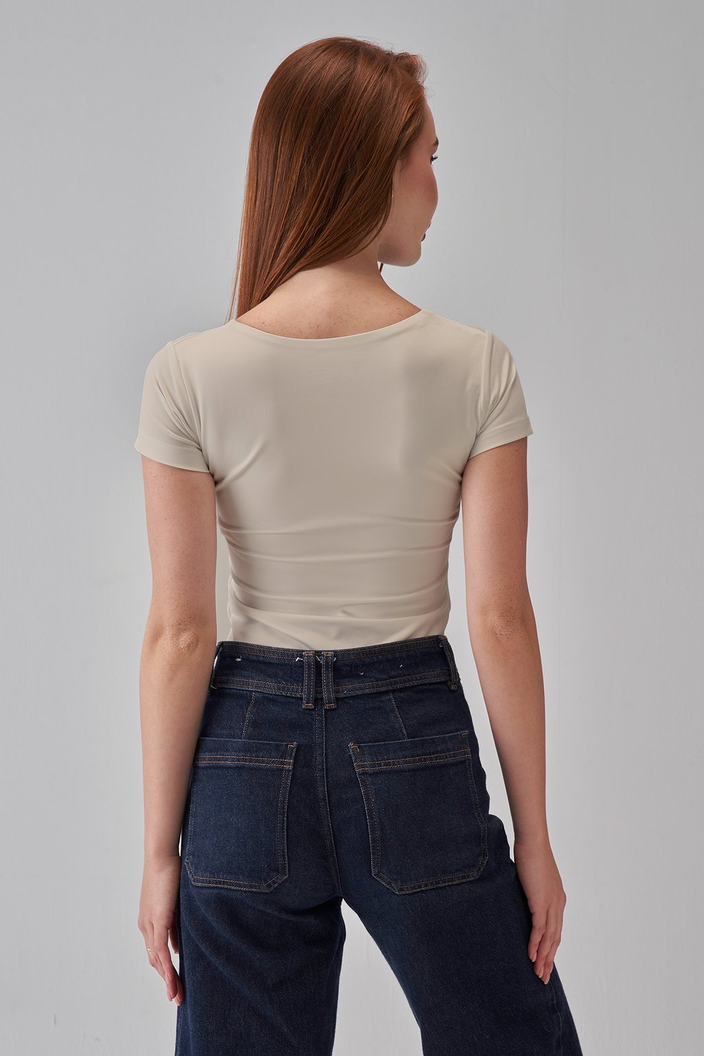 بلوزة برقبة مربعة وأكمام قصيرة - بني