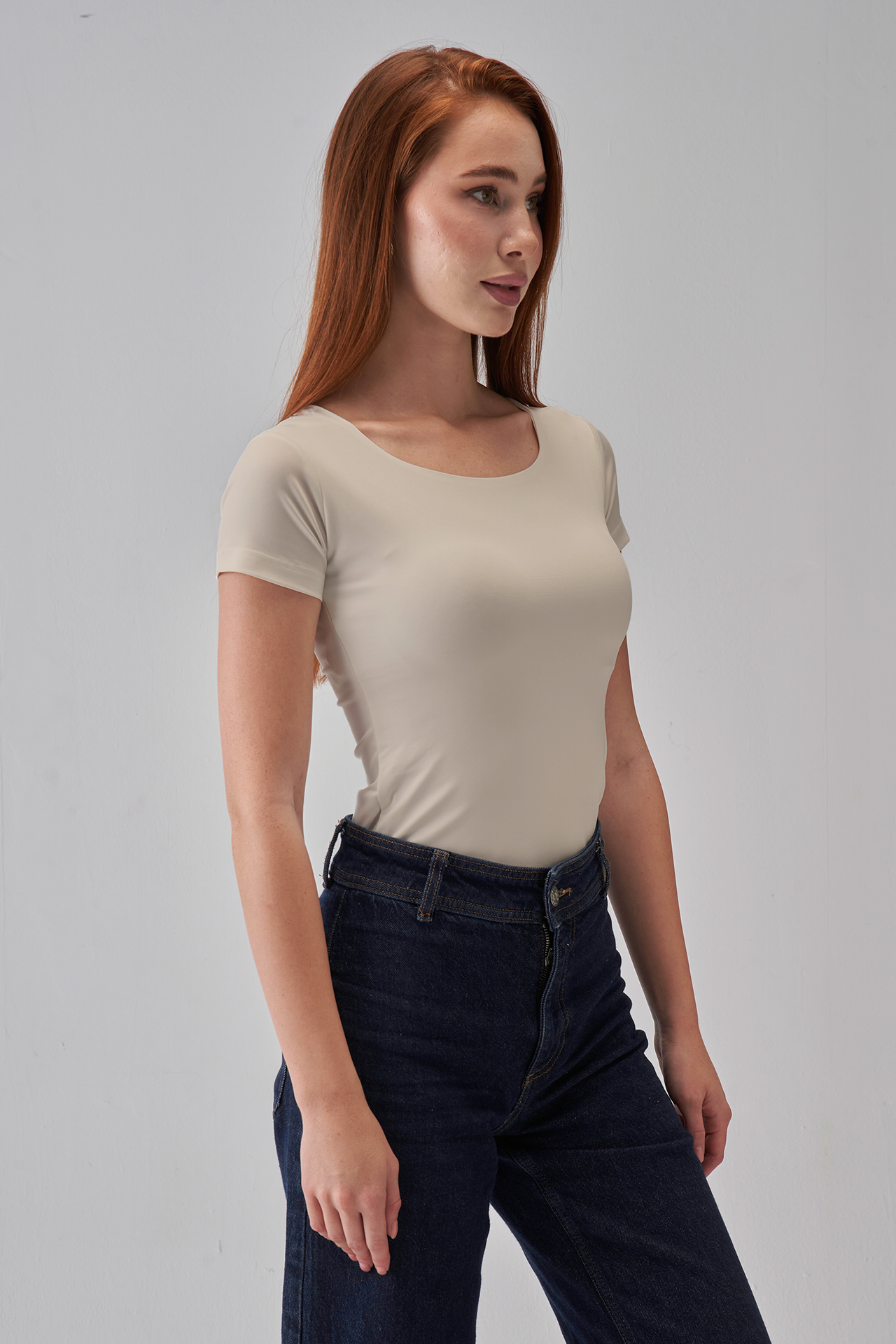 بلوزة برقبة مربعة وأكمام قصيرة - بني