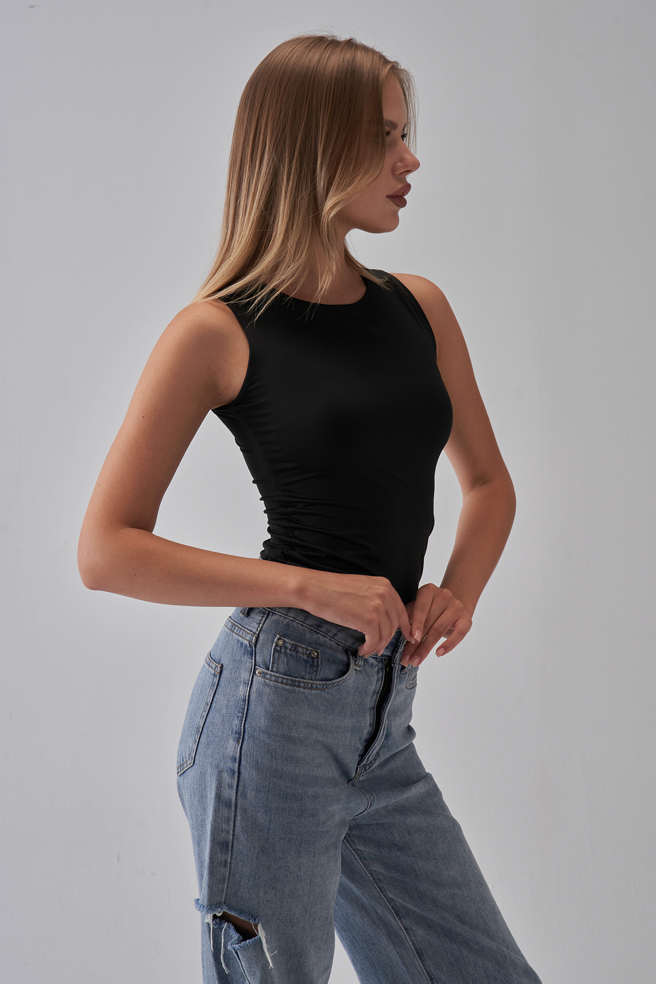 Round-Neck Tank-Top - Black