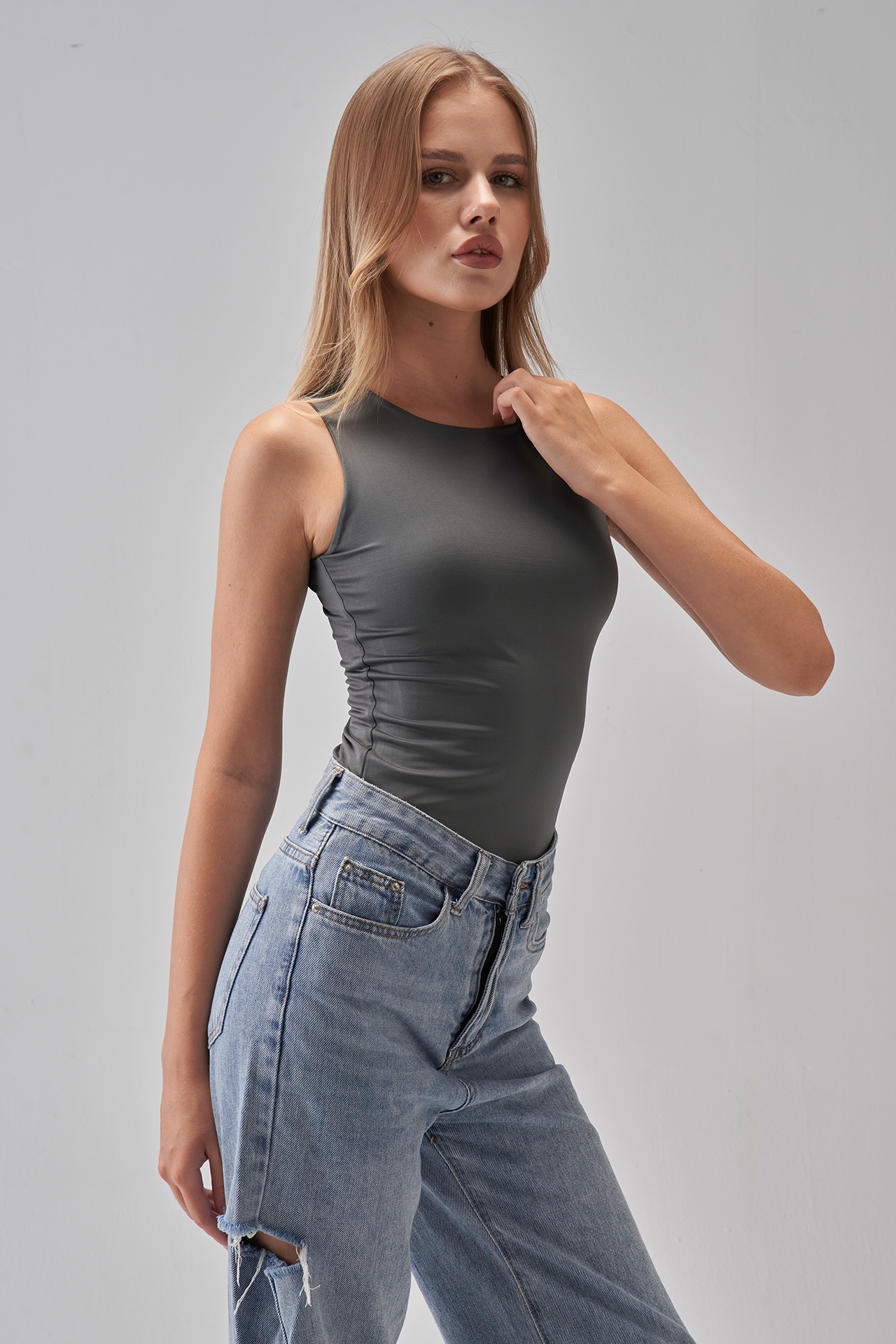 Round-Neck Tank-Top - Charcoal Gray