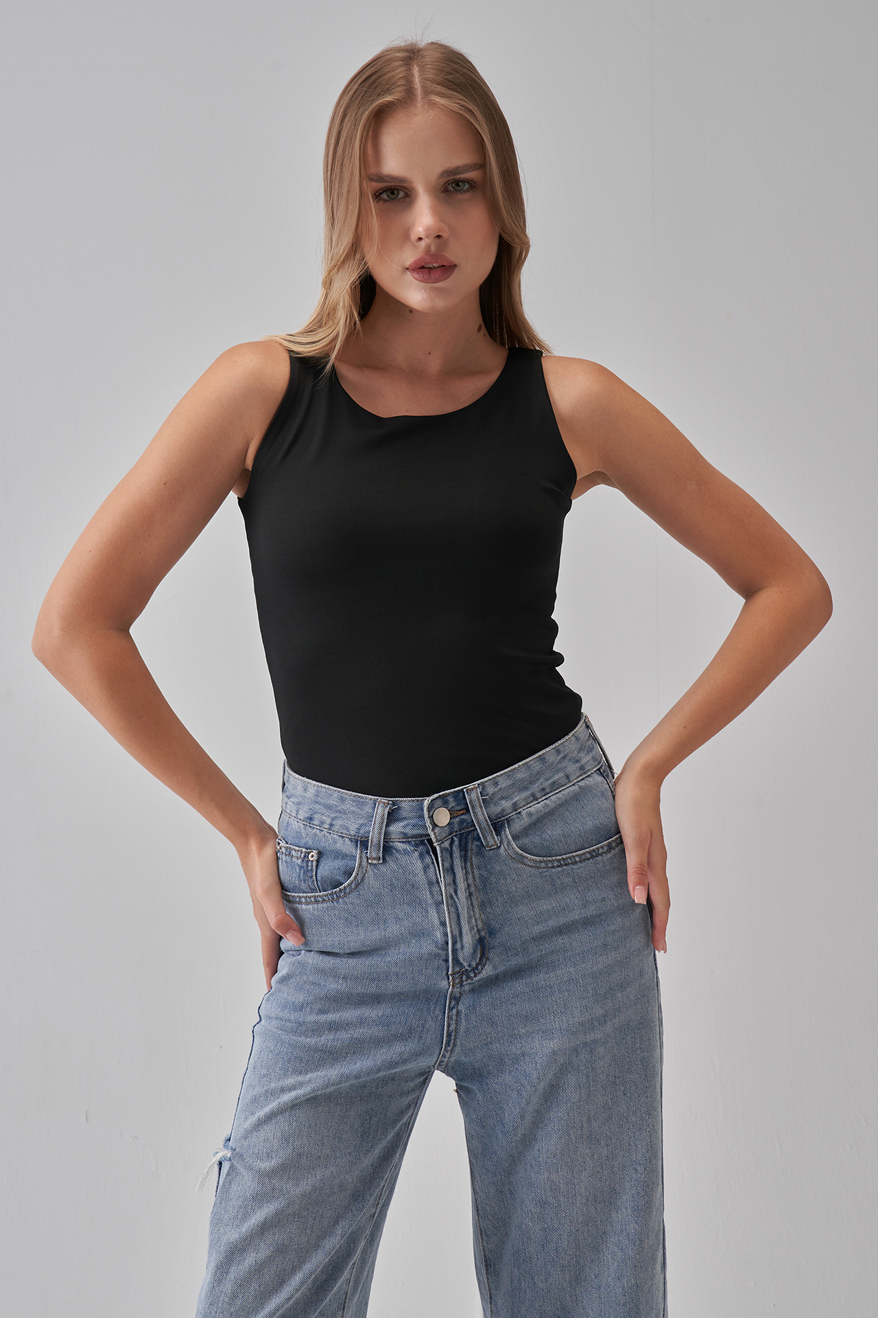 Square-Neck Tank-Top - Black