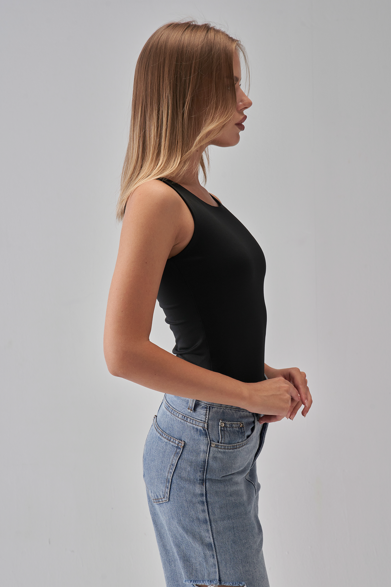 Square-Neck Tank-Top - Black