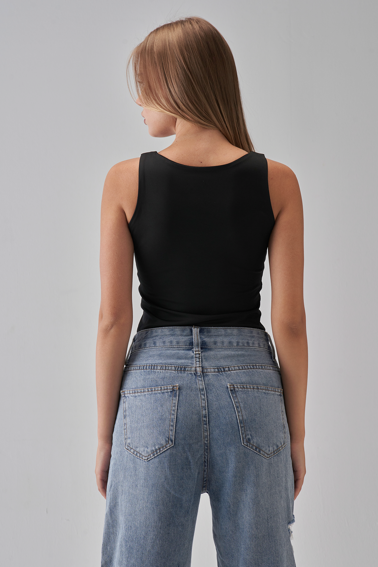 Square-Neck Tank-Top - Black